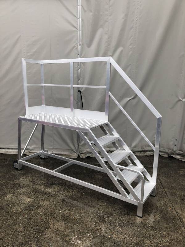 SPECIAL LADDER WITH WHEELS, FIXED HANDLE, LEFT SIDE OPENING